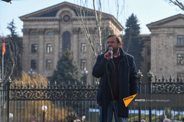 Речь Гегама Манукяна во время митинга оппозиции на проспекте Баграмяна (27 февраля 2021). Еревaн - Sputnik Армения