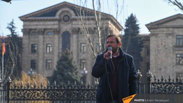 Речь Гегама Манукяна во время митинга оппозиции на проспекте Баграмяна (27 февраля 2021). Еревaн - Sputnik Армения