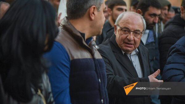 Вазген Манукян во главе шествия оппозиции (27 февраля 2021). Еревaн - Sputnik Արմենիա