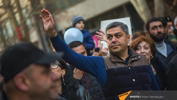 Артур Ванецян во главе шествия оппозиции (27 февраля 2021). Еревaн - Sputnik Армения
