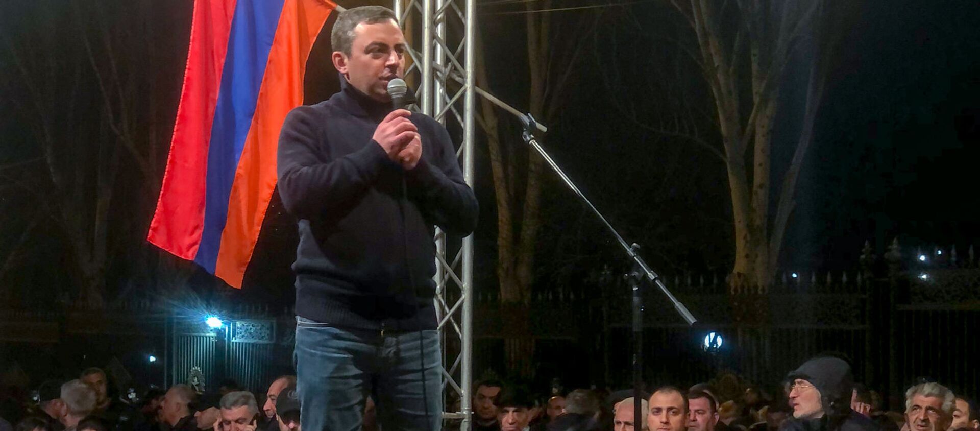 Ишхан Сагателян выступает с речью после торжественного шествия оппозиции (27 февраля 2021). Еревaн - Sputnik Армения, 1920, 11.03.2021