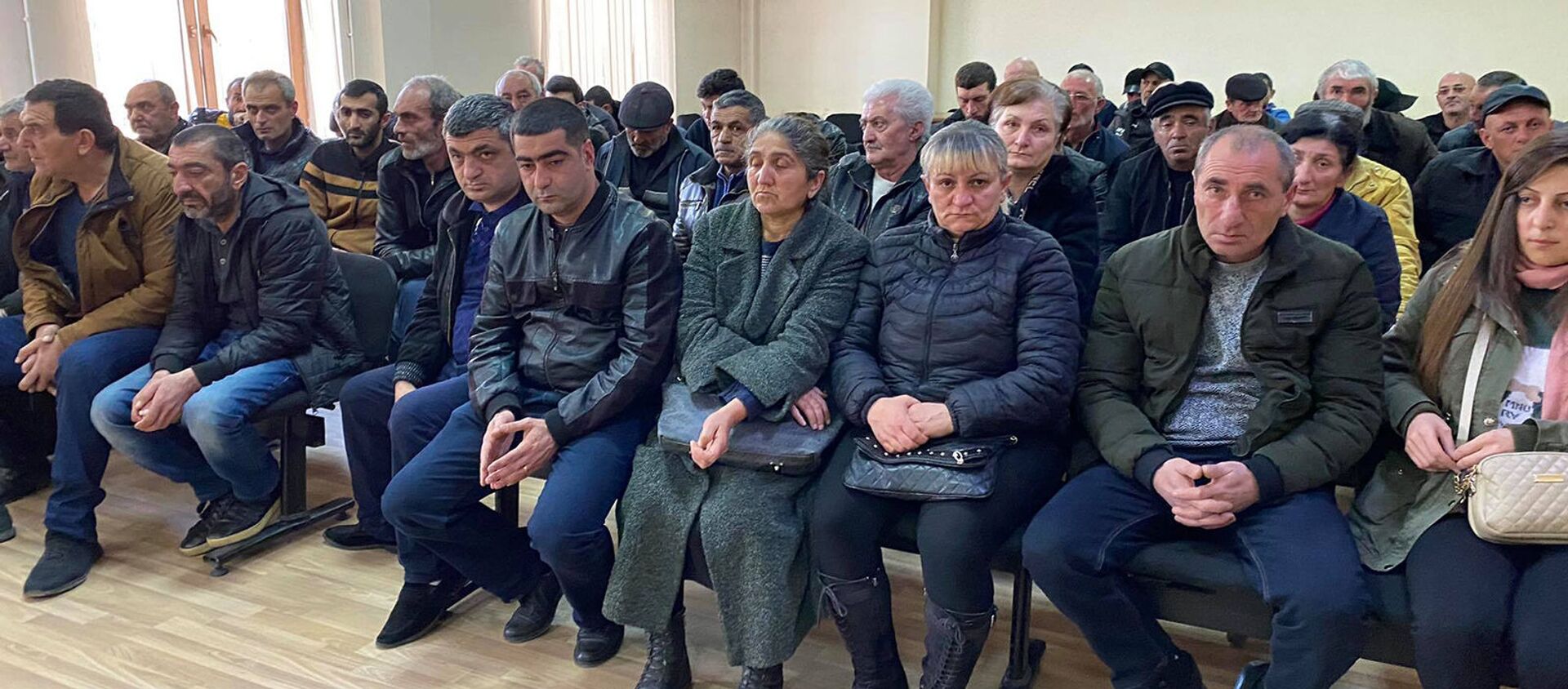 Родственники 54 военнослужащих из Ширака, захваченных в Хцаберде, во время пресс-конференции в администрации Ширакской области (28 февраля 2021). Гюмри - Sputnik Армения, 1920, 28.02.2021