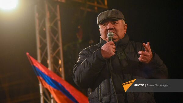 Речь Юрия Хачатурова во время митинга оппозиции на проспекте Баграмяна (1 марта 2021). Еревaн - Sputnik Արմենիա