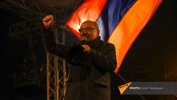 Речь Вазгена Манукяна во время митинга оппозиции на проспекте Баграмяна (1 марта 2021). Еревaн - Sputnik Армения