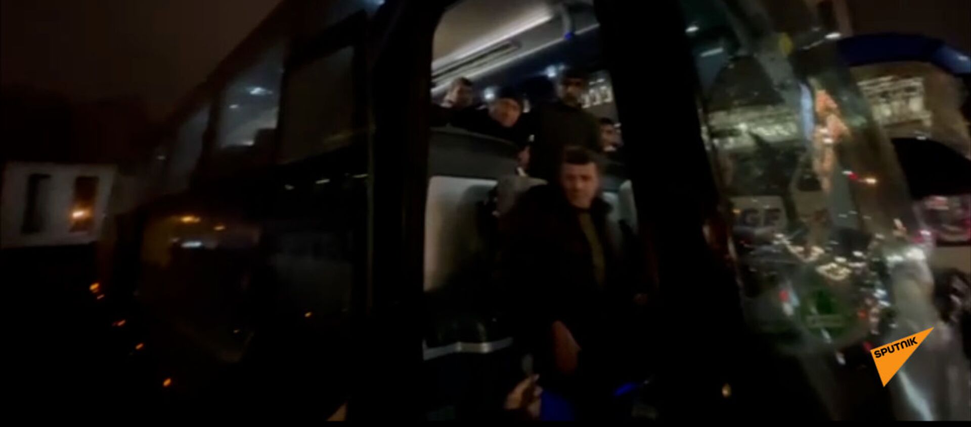 Ավտոբուսները Փաշինյանի հանրահավաքի մասնակիցներին տանում են տուն - Sputnik Армения, 1920, 01.03.2021