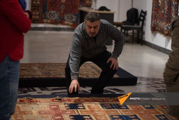 Директор Шушинского музея ковров Вардан Асцатрян  - Sputnik Армения
