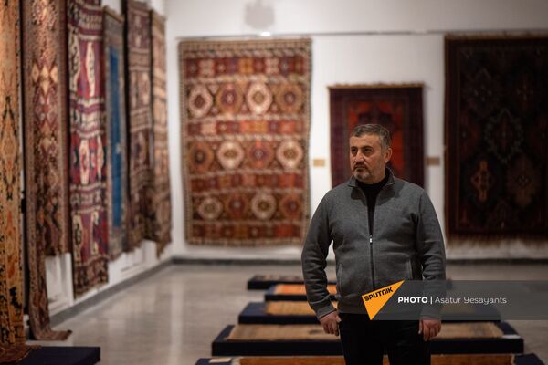 Директор Шушинского музея ковров Вардан Асцатрян  - Sputnik Армения