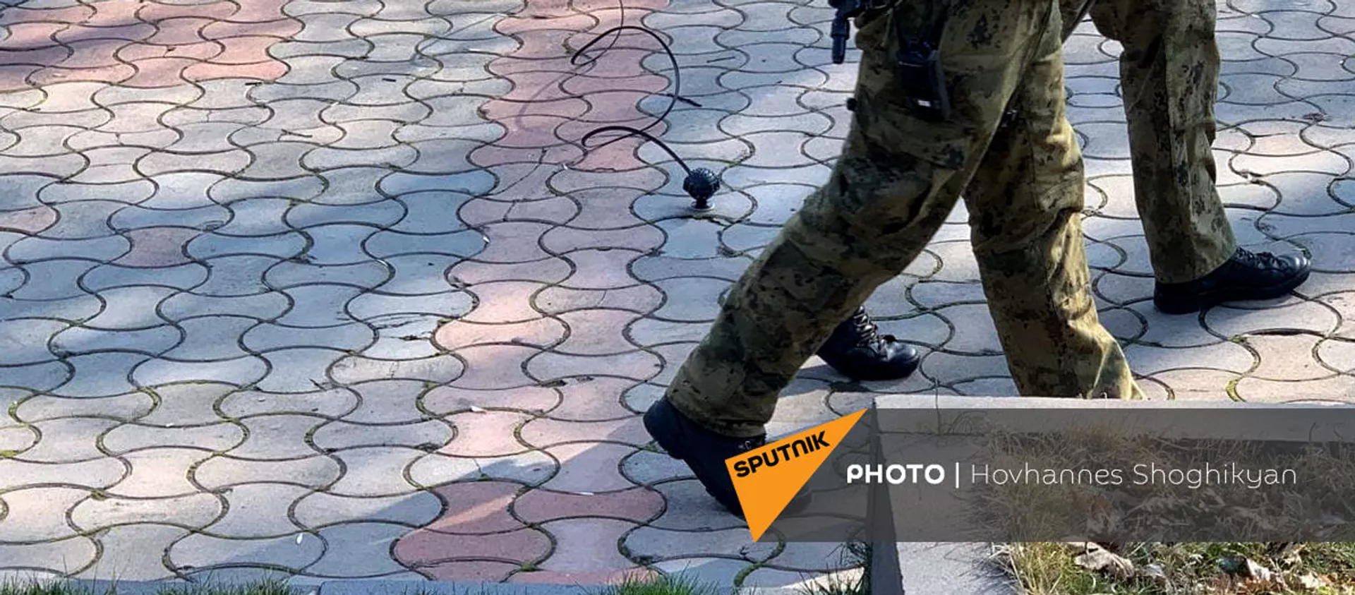 Светошумовая граната перед зданием парламента (3 марта 2021). Еревaн - Sputnik Армения, 1920, 03.03.2021