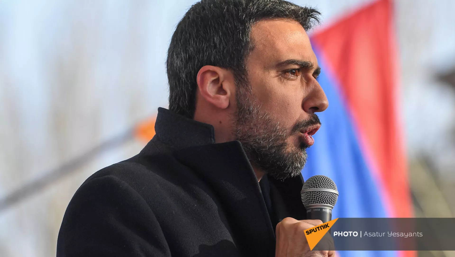 Адвокат Арам Вардеванян выступает с речью во время митинга оппозиции на проспекте Баграмяна перед зданием Национального Собрания Армении (3 марта 2021). Еревaн - Sputnik Армения, 1920, 17.03.2021
