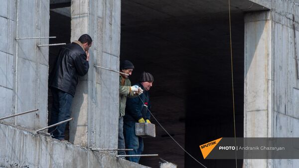 Рабочие на стройке - Sputnik Армения
