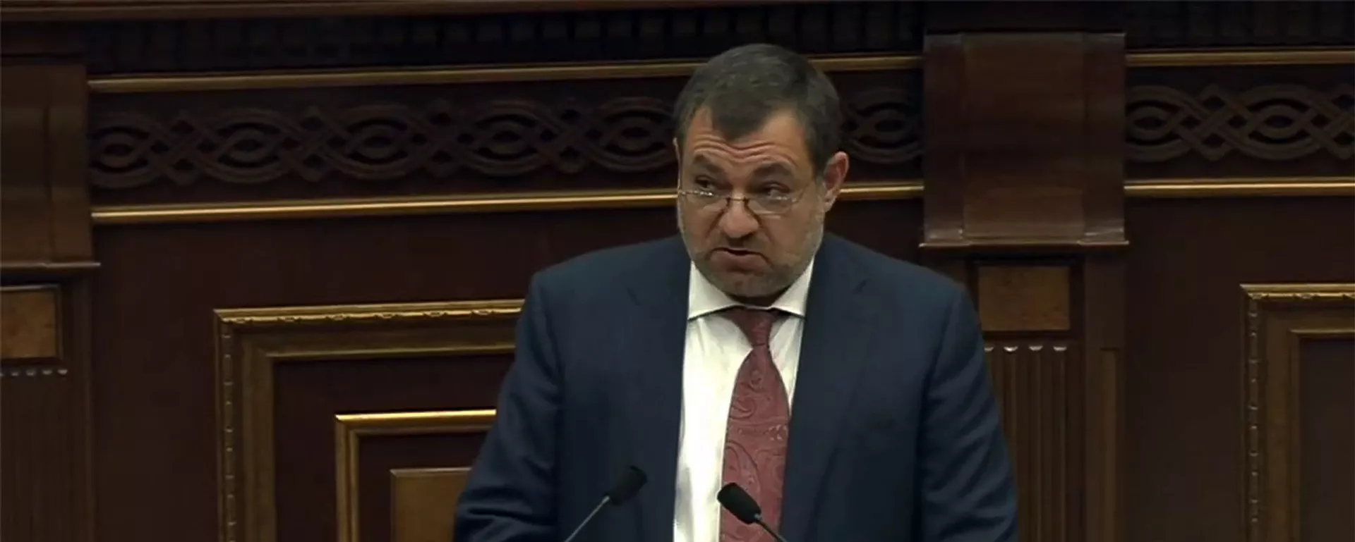 Председатель Высшего судебного совета Рубен Вардазарян отвечает на вопрос депутата во время очередного заседания Парламента (3 марта 2021). Еревaн - Sputnik Армения, 1920, 09.03.2021