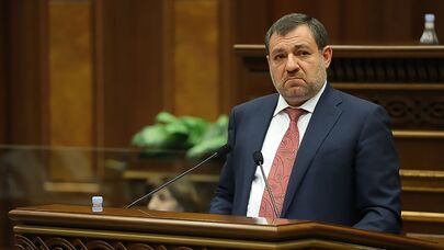 Председатель Высшего судебного совета Рубен Вардазарян отвечает на вопрос депутата во время очередного заседания Парламента (3 марта 2021). Еревaн