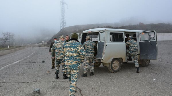 Поисковый спасательный отряд ГСЧС МВД Карабаха во время работы по поиску тел погибших в карабахской войне  - Sputnik Արմենիա