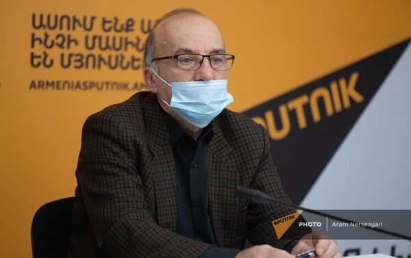 Татул Манасерян во время видеомоста Экономическое сотрудничество между Арменией и Россией в мультимедийном пресс-центре Sputnik Армения (5 марта 2021). Еревaн - Sputnik Армения
