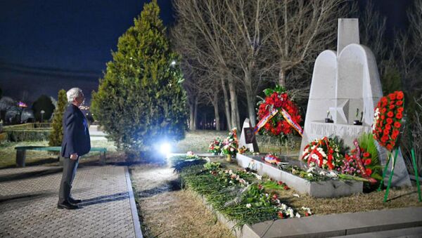 Серж Саргсян почтил память Вазгена Саргсяна в военном пантеоне Ераблур (5 марта 2021). Еревaн - Sputnik Армения