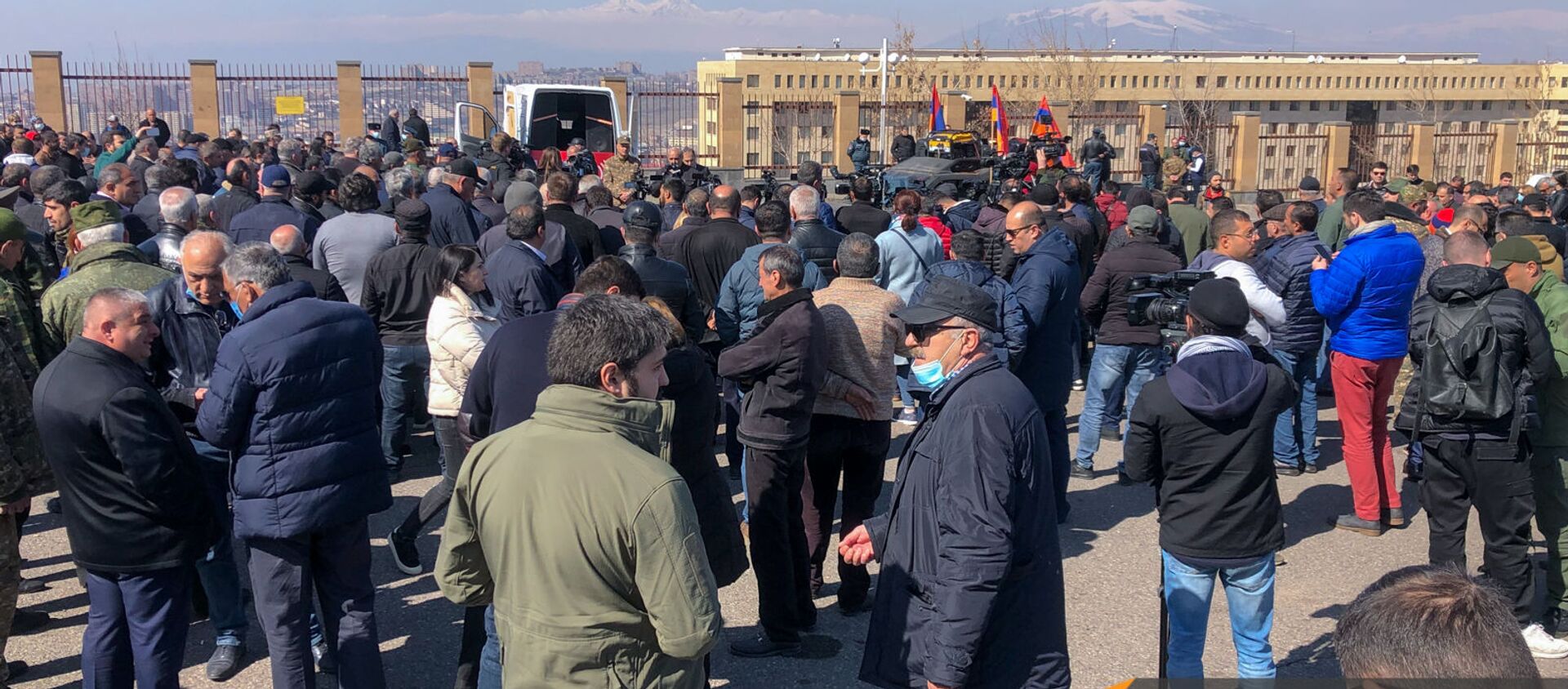 Акция протеста военнослужащих в запасе возле здания Минобороны (6 марта 2021). Ереван - Sputnik Армения, 1920, 06.03.2021