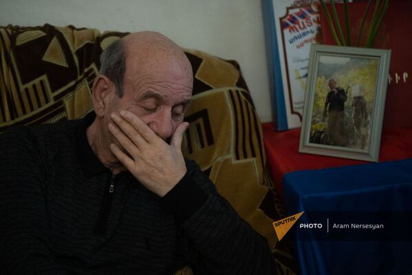 Արցախյան պատերազմում զոհված զինծառայող Տիգրան Խանումյանի հայրը - Sputnik Արմենիա