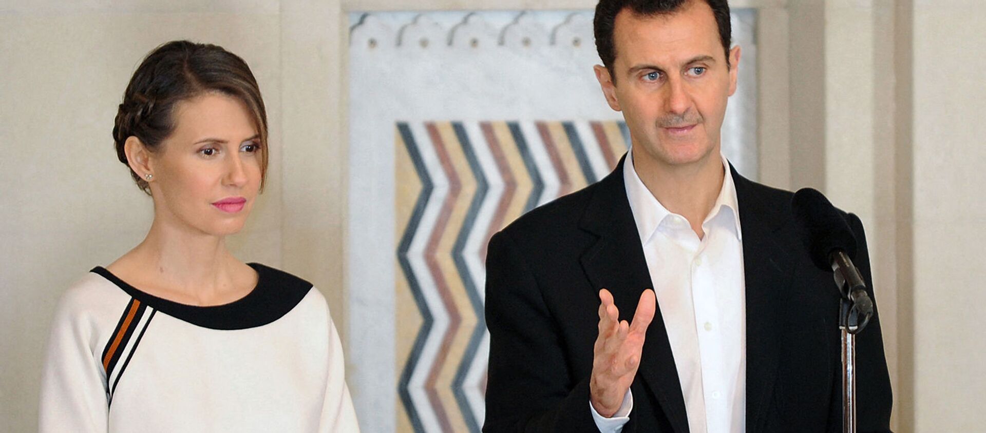 Президент Сирии Башар Асад с супругой Асмой во время приема военнослужащий и их матерей (21 марта 2016). Сирия - Sputnik Արմենիա, 1920, 08.03.2021