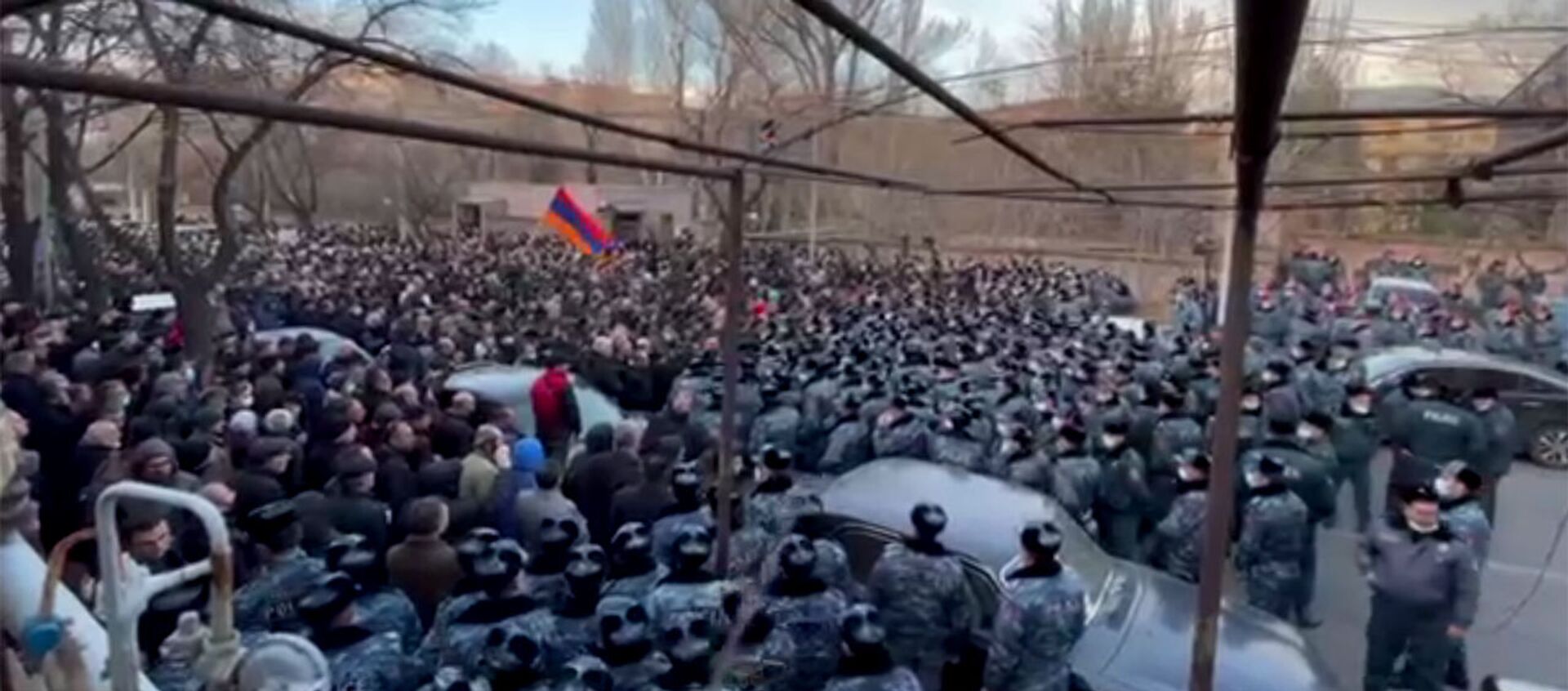 Полиция блокировала оппозиционеров во время митинга (9 марта 2021). Еревaн - Sputnik Արմենիա, 1920, 09.03.2021