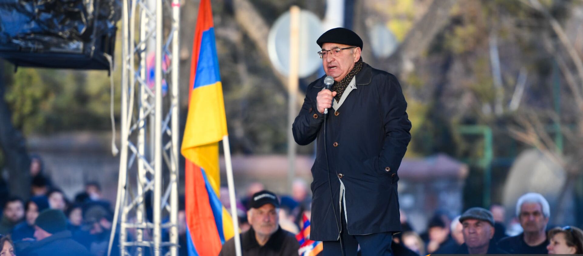 Вазген Манукян выступает перед журналистами на митинге оппозиции (9 марта 2021). Еревaн - Sputnik Армения, 1920, 10.03.2021