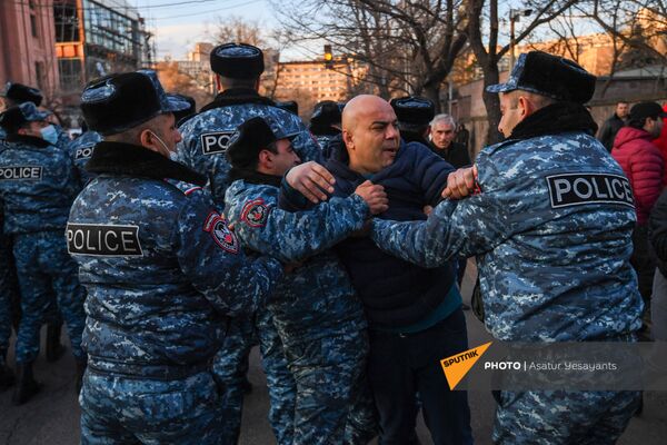 Բախում ոստիկանների և ցուցարարների միջև - Sputnik Արմենիա