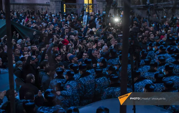 Стычка полицейских и участников митинга оппозиции (9 марта 2021). Еревaн Стычка полицейских и участников митинга оппозиции (9 марта 2021). Еревaн - Sputnik Армения