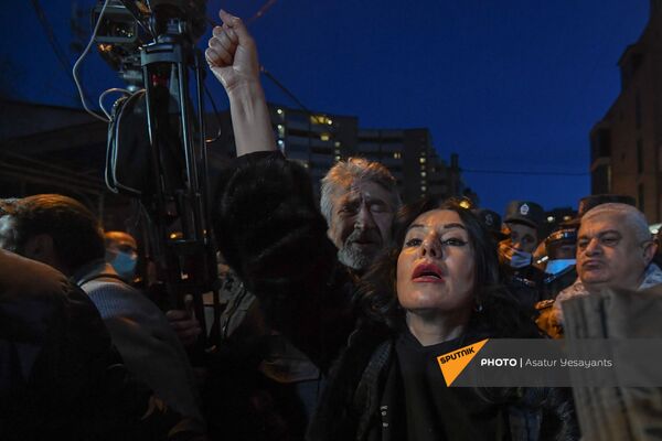 Наира Зограбян на митинге оппозиции (9 марта 2021). Еревaн - Sputnik Армения