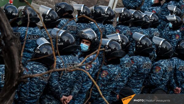 Полиция во время митинга оппозиции (10 марта 2021). Еревaн - Sputnik Армения
