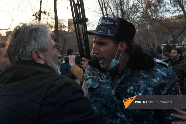Բախում ոստիկանների և ընդդիմության հանրահավաքի մասնակիցների միջև (մարտի 9, 2021 թ.), Երևան - Sputnik Արմենիա