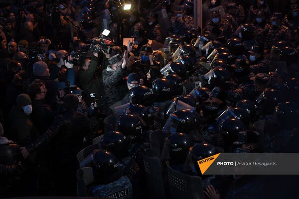 Ոստիկանությունն ընդդիմության հանրահավաքի ժամանակ (մարտի 9, 2021 թ.), Երևան
 - Sputnik Արմենիա