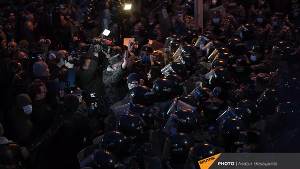 Полиция на митинге оппозиции (9 марта 2021). Еревaн - Sputnik Армения
