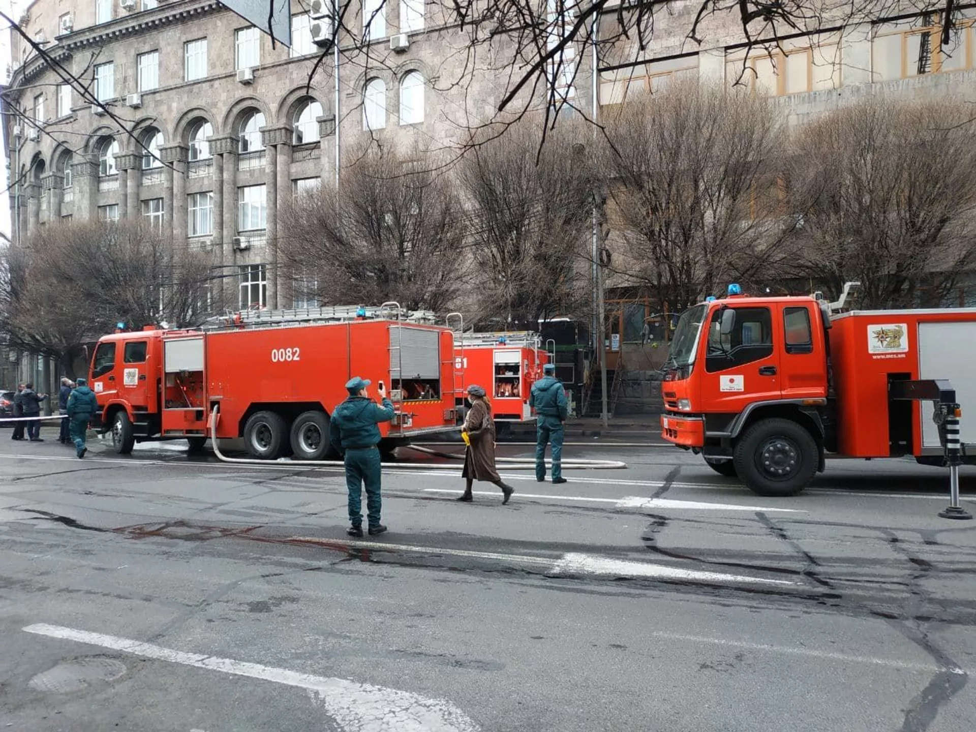 В здании почты в центре Еревана произошел пожар - видео - Sputnik Армения, 1920, 15.03.2021