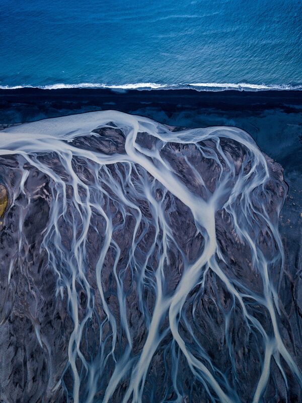 Հնդիկ լուսանկարիչ Դիթանյան Պալի «Սառցե երակներ» (Glacial veins) լուսանկարը։ Գրավել է առաջին տեղը «Բնական արվեստ» անվանակարգում։ - Sputnik Արմենիա