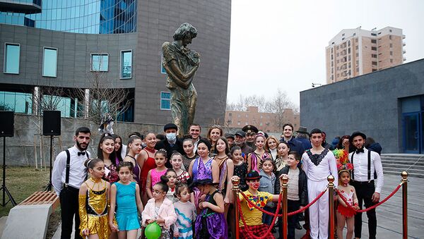 Церемония открытия сквера имени Леонида Енгибарова (15 марта 2021). Еревaн - Sputnik Армения