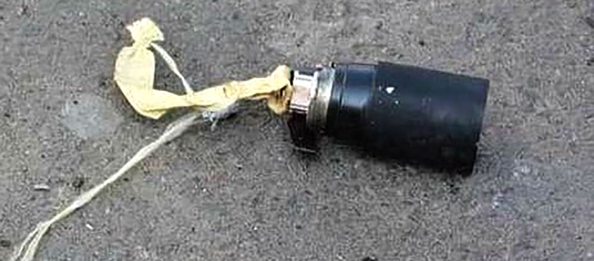 Кассетная бомба, обнаруженная рядом с головным офисом компании «Карабах Телеком» (16 марта 2021). Степанакерт - Sputnik Արմենիա, 1920, 11.04.2021