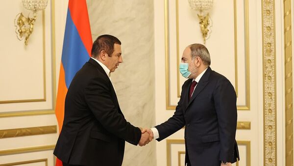 Премьер-министр Армении Никол Пашинян встретился с лидером фракции «Процветающая Армения» Гагиком Царукяном (18 марта 2021). Еревaн - Sputnik Армения