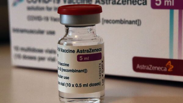 Флакон с вакциной AstraZeneca  - Sputnik Армения