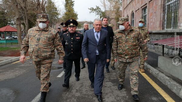 Министр обороны Вагаршак Арутюнян посетил Центральный клинический военный госпиталь Министерства обороны (19 марта 2021). Еревaн - Sputnik Армения