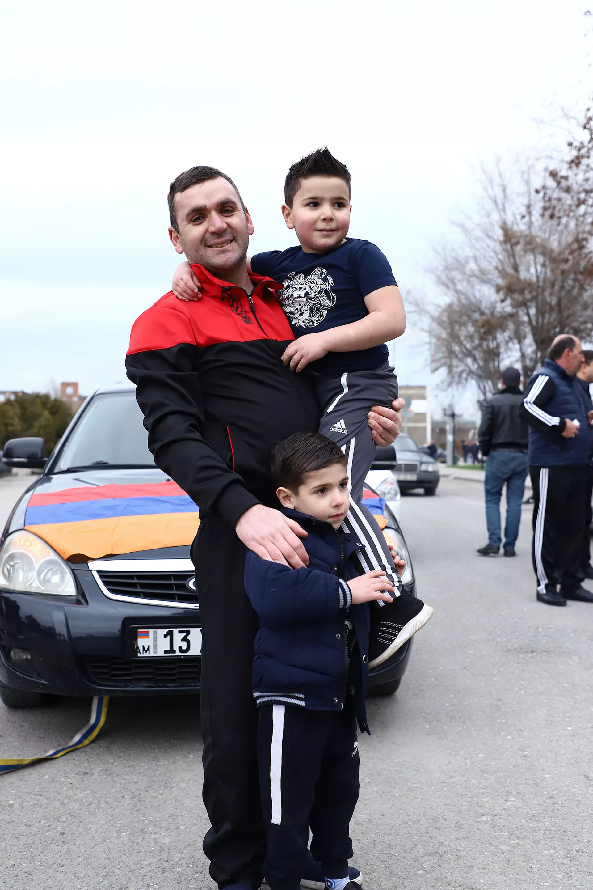 Двумя пальцами сдвинул две Lada Priora: 5-летний Давид Петросян установил новый рекорд Двумя пальцами сдвинул две Lada Priora: 5-летний Давид Петросян установил новый рекорд - Sputnik Армения, 1920, 21.03.2021
