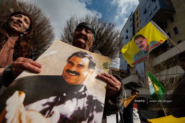 Курдская община Армении организует митинг и шествие к офису ООН в связи с информацией о смерти курдского лидера Оджалана (19 марта 2021). Еревaн - Sputnik Армения