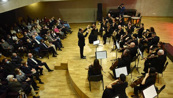 Государственный камерный оркестр Армении и Ереванский Государственный камерный хор исполняют опус И. С. Баха Magnificat (21 марта 2021). Еревaн - Sputnik Армения