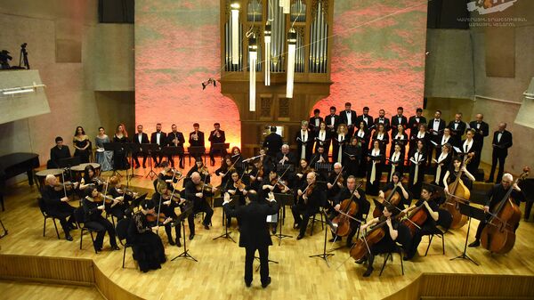 Государственный камерный оркестр Армении и Ереванский Государственный камерный хор исполняют опус И. С. Баха Magnificat (21 марта 2021). Еревaн - Sputnik Армения