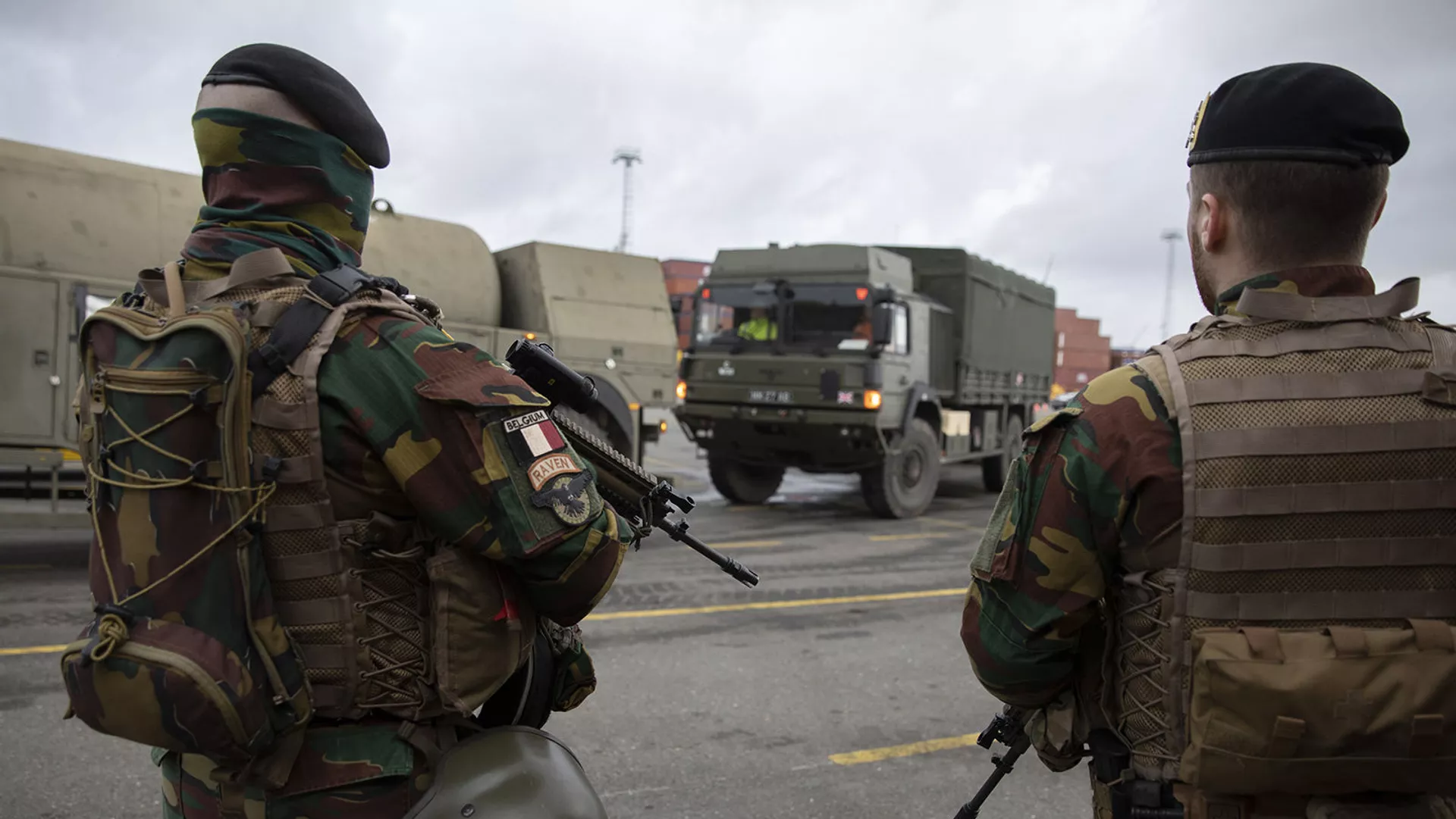Бельгийские солдаты патрулируют во временной военной зоне во время учений Defender-Europe 2020 (3 февраля 2020). Антверпен Бельгийские солдаты патрулируют во временной военной зоне во время учений Defender-Europe 2020 (3 февраля 2020). Антверпен - Sputnik Армения, 1920, 06.10.2021