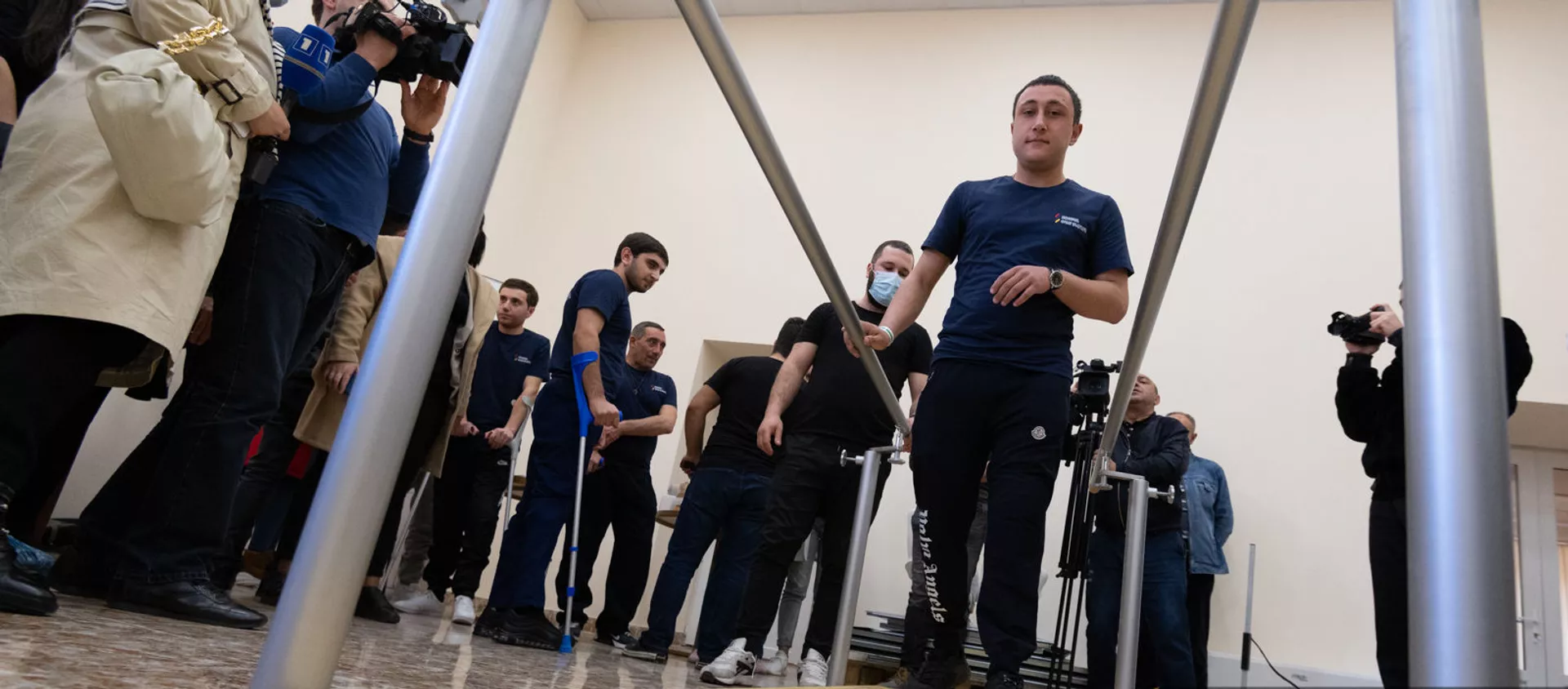 Военнослужащие, перенесшие протезирование с ампутацией нижних конечностей, в реабилитационном центре «Защитник Отечества» - Sputnik Армения, 1920, 24.03.2021