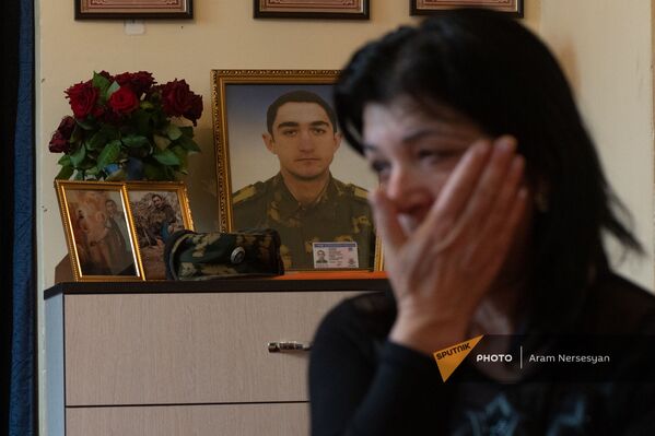 Уголок с фотографиями погибшего в карабахской войне Гора Акопяна - Sputnik Армения