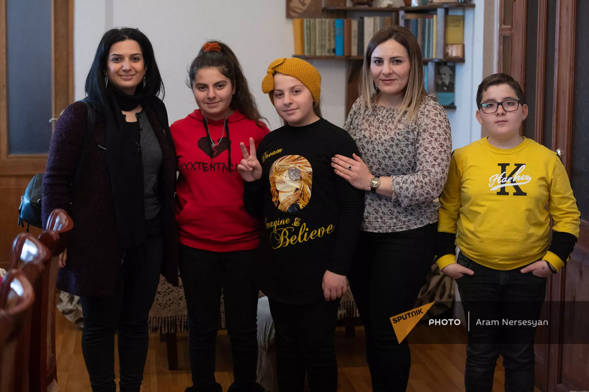 Любимица Фортуны из Бамбакашата: как армянка срывает сотни призов на конкурсах Любимица Фортуны из Бамбакашата: как армянка срывает сотни призов на конкурсах - Sputnik Армения, 1920, 28.03.2021