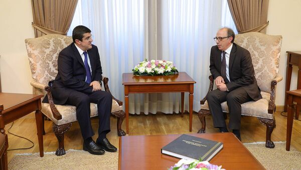 Министр иностранных дел Ара Айвазян встретился с президентом Карабаха Араиком Арутюняном (25 марта 2021). Еревaн - Sputnik Армения