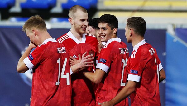 Игроки молодежной сборной России по футболу радуются забитому мячу в матче 1-го тура группового этапа чемпионата Европы 2021 среди молодежных команд между сборными России и Исландии (25 марта 2021). Дьор - Sputnik Արմենիա