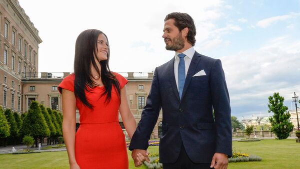 Шведский принц Карл Филипп и София Хеллквист после объявления о помолвке (27 июня 2014). Стокгольм - Sputnik Армения