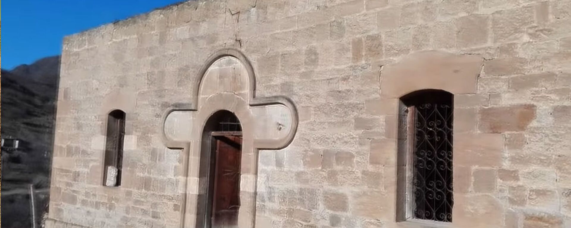 Вход в церковь Св. Егише в Матагисе - Sputnik Արմենիա, 1920, 27.03.2021